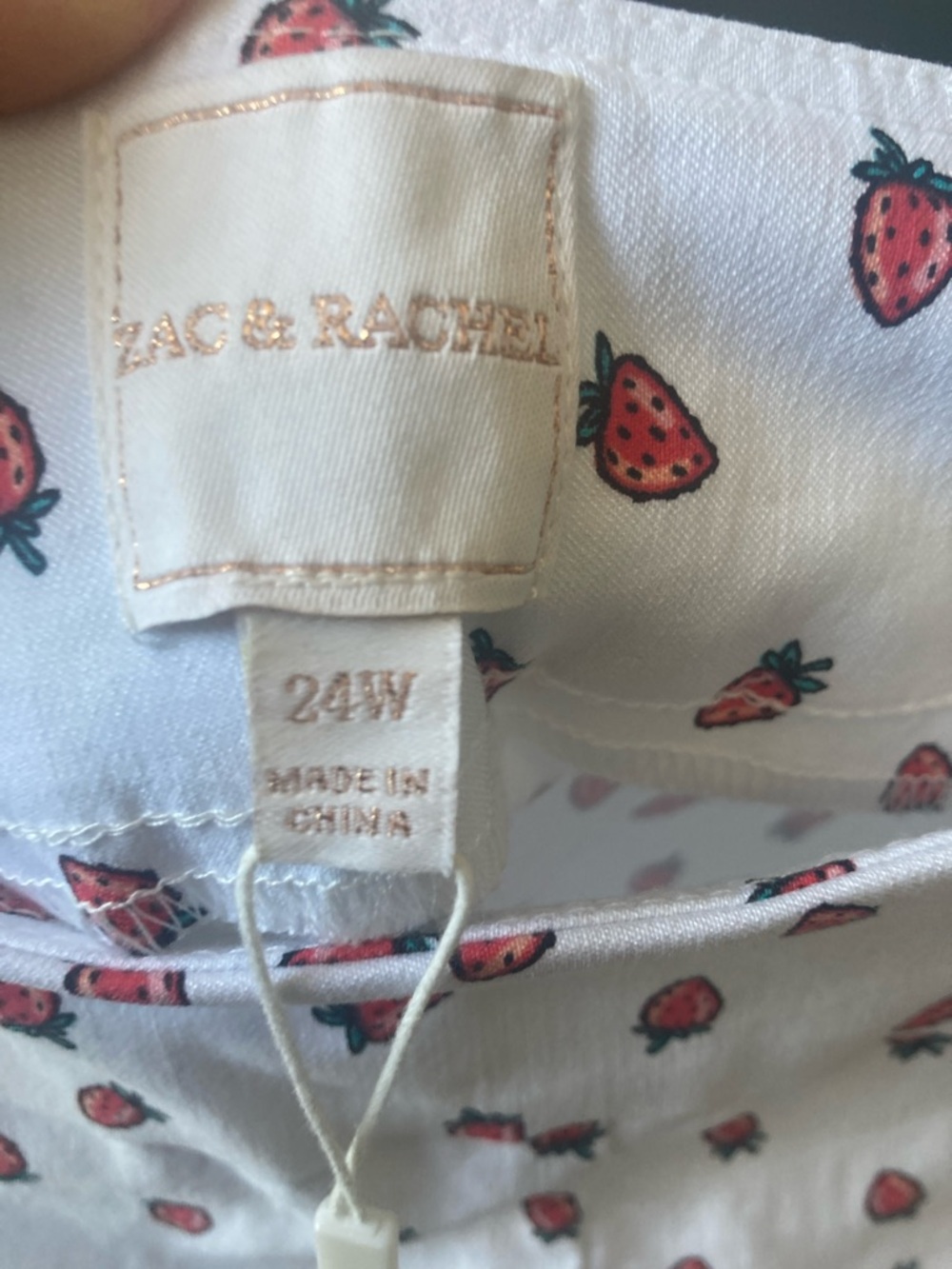 Zac & Rachel Pull on short White with strawberry print short casual summer 24W - Picture 16 of 17